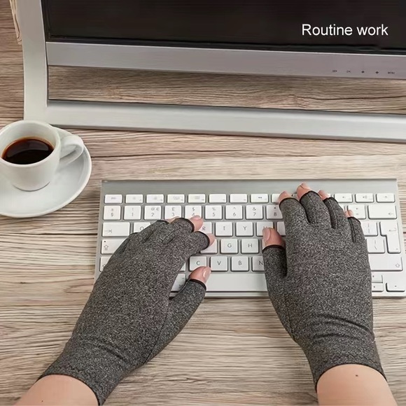 🧤Restocked compression gloves 🧤 - Picture 8 of 9